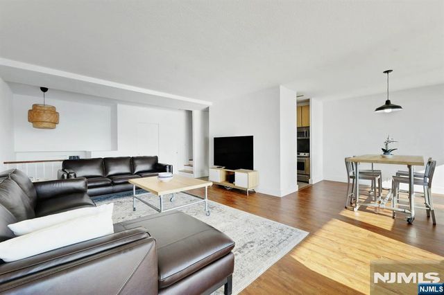 4 Horizon Road 1027, Fort Lee, NJ 07024