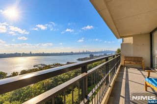 4 Horizon Road 1027, Fort Lee, NJ 07024