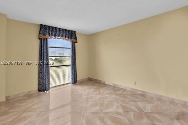 20400 W Country Club Dr 711, Aventura, FL 33180