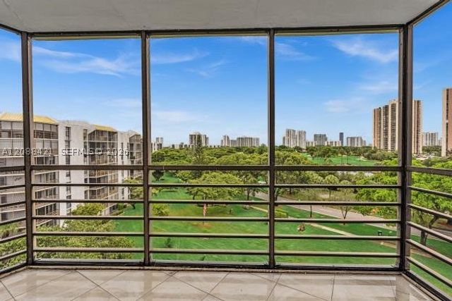 20400 W Country Club Dr 711, Aventura, FL 33180