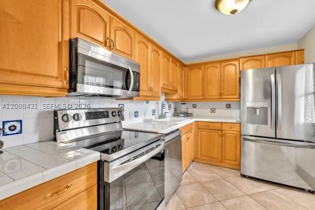 20400 W Country Club Dr 711, Aventura, FL 33180