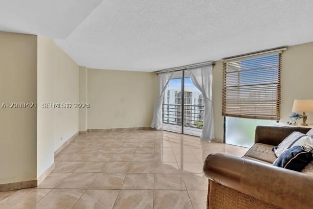 20400 W Country Club Dr 711, Aventura, FL 33180