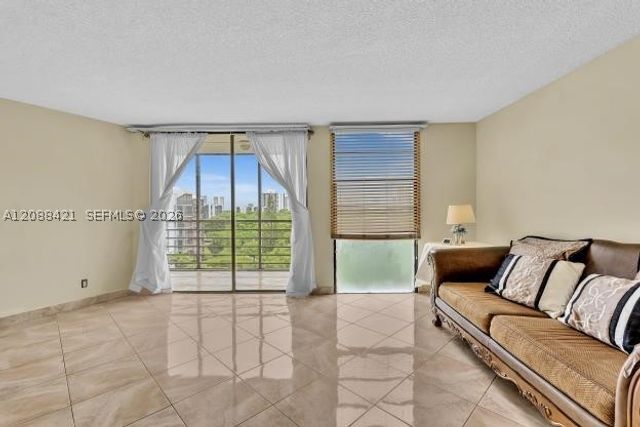 20400 W Country Club Dr 711, Aventura, FL 33180