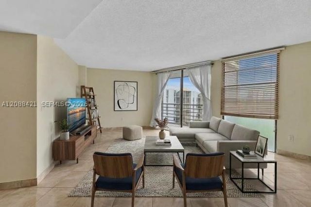20400 W Country Club Dr 711, Aventura, FL 33180