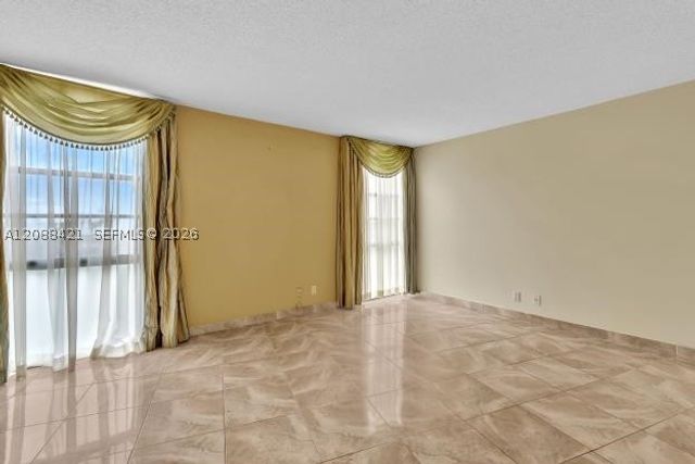 20400 W Country Club Dr 711, Aventura, FL 33180