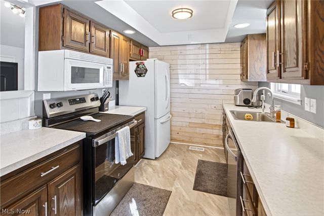 14761 Larkfield Drive, Brook Park, OH 44142