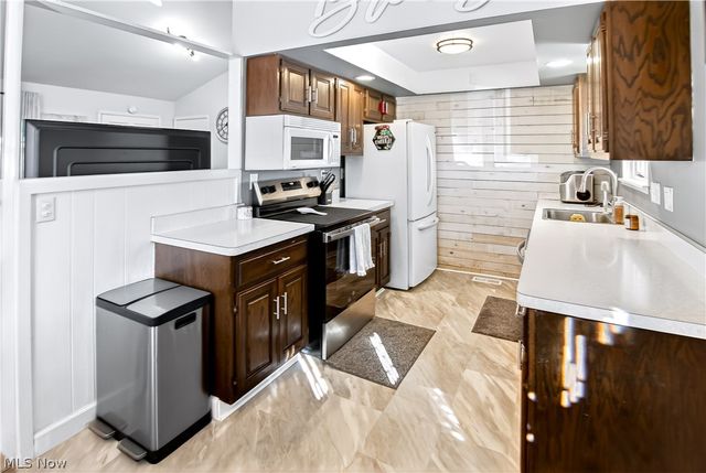 14761 Larkfield Drive, Brook Park, OH 44142