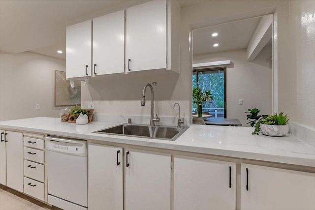 20812 4th Street 6, Saratoga, CA 95070