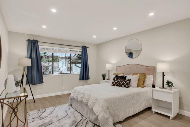 20812 4th Street 6, Saratoga, CA 95070