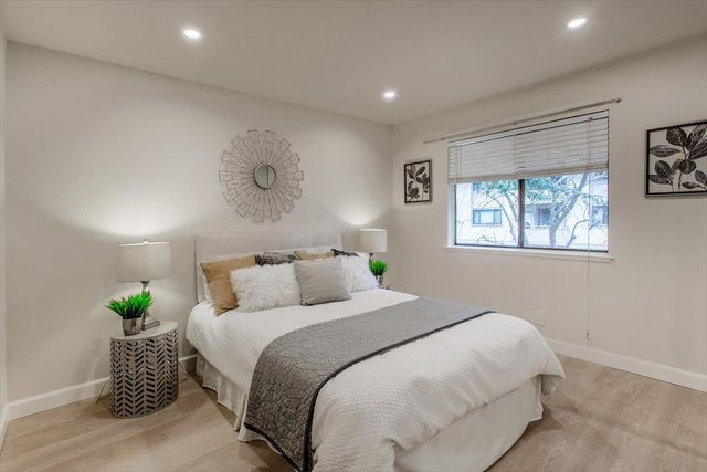 20812 4th Street 6, Saratoga, CA 95070