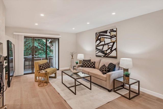 20812 4th Street 6, Saratoga, CA 95070