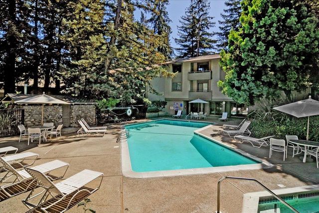 20812 4th Street 6, Saratoga, CA 95070