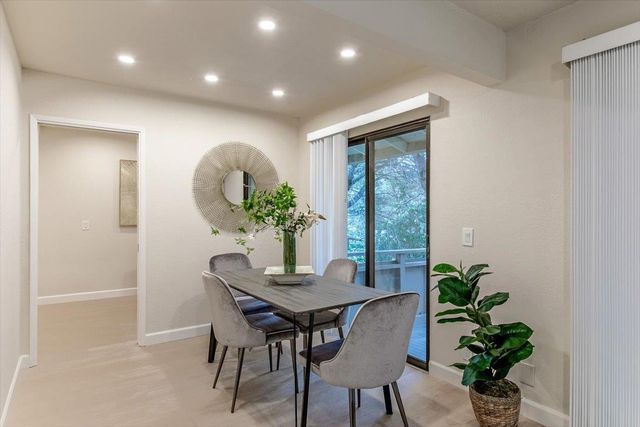 20812 4th Street 6, Saratoga, CA 95070