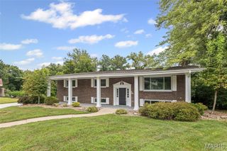 10 E Beacon Hill Road, Fairview Heights, IL 62208
