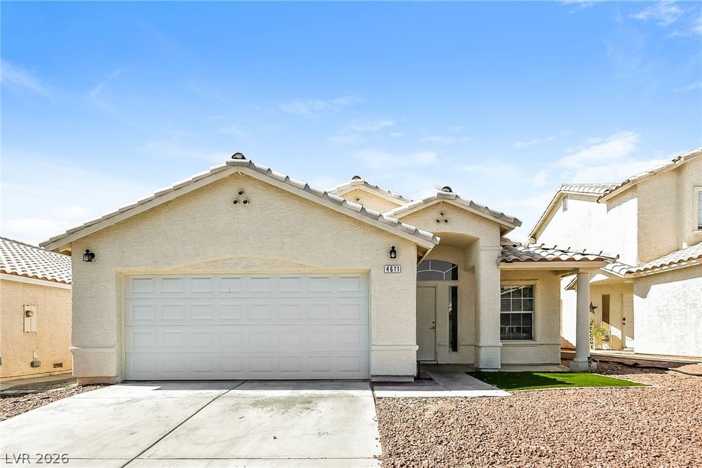 4611 Chestnut Blaze Drive, North Las Vegas, NV 89032 — exterior