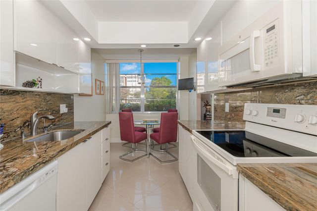 1200 Saint Charles Pl L-19, Pembroke Pines, FL 33026