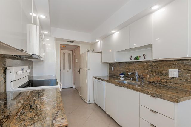 1200 Saint Charles Pl L-19, Pembroke Pines, FL 33026