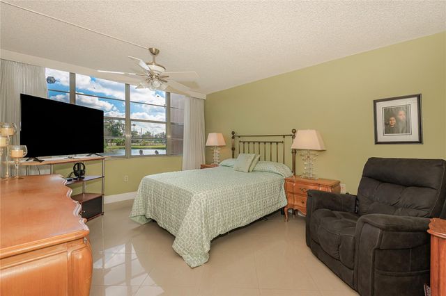 1200 Saint Charles Pl L-19, Pembroke Pines, FL 33026