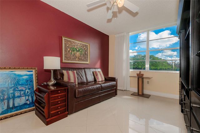 1200 Saint Charles Pl L-19, Pembroke Pines, FL 33026