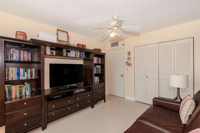 1200 Saint Charles Pl L-19, Pembroke Pines, FL 33026