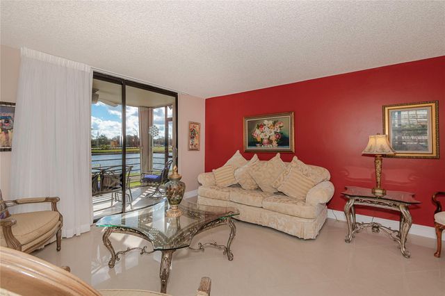 1200 Saint Charles Pl L-19, Pembroke Pines, FL 33026
