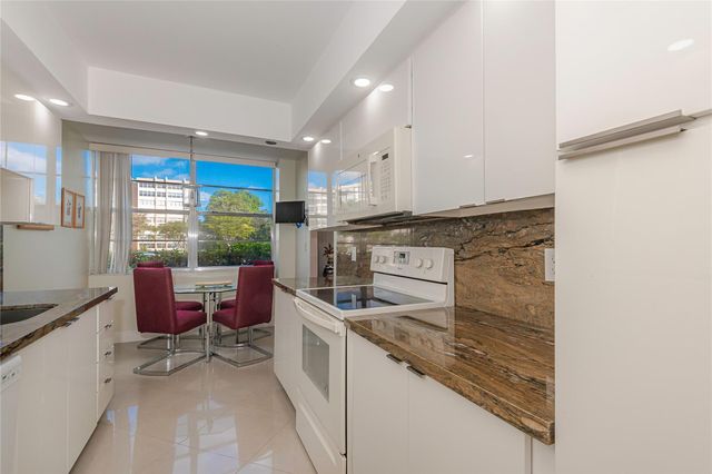 1200 Saint Charles Pl L-19, Pembroke Pines, FL 33026