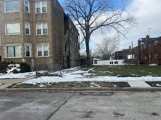 9044 S Dauphin Avenue, Chicago, IL 60619