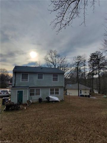 5307 Oak Ridge Place, Winston-salem, NC 27105