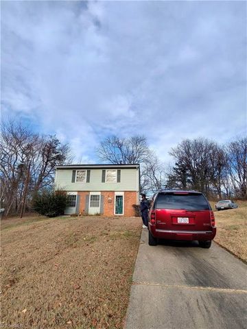 5307 Oak Ridge Place, Winston-salem, NC 27105