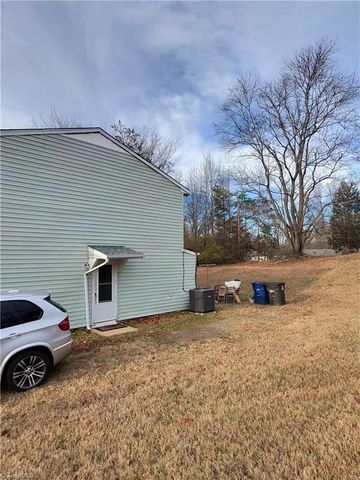 5307 Oak Ridge Place, Winston-salem, NC 27105
