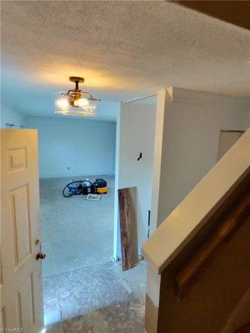 5307 Oak Ridge Place, Winston-salem, NC 27105