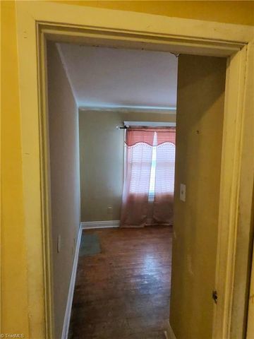 5307 Oak Ridge Place, Winston-salem, NC 27105