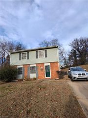 5307 Oak Ridge Place, Winston-salem, NC 27105