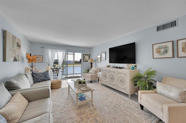 3204 Portofino Point N4, Coconut Creek, FL 33066