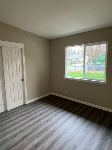 6219 Greenfield Ln, Stockton, CA 95207