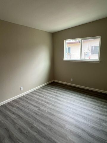 6219 Greenfield Ln, Stockton, CA 95207