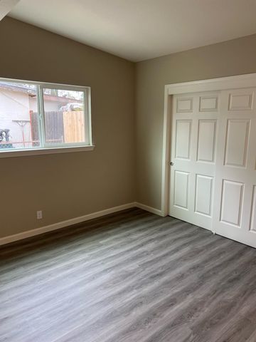 6219 Greenfield Ln, Stockton, CA 95207