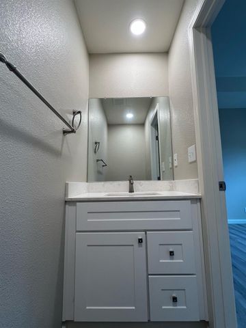 6219 Greenfield Ln, Stockton, CA 95207