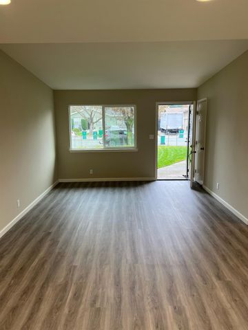 6219 Greenfield Ln, Stockton, CA 95207