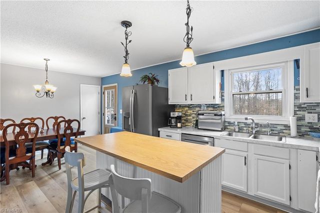 103 Lois Lane, Lexington, NC 27295