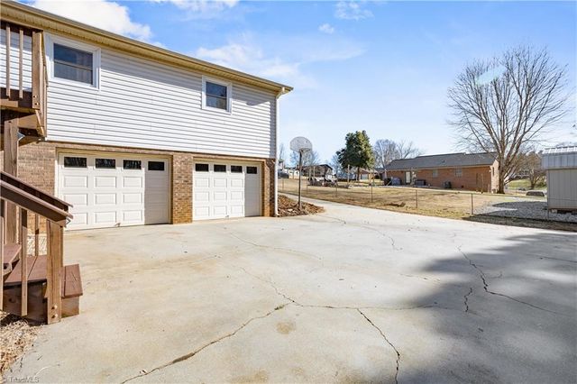 103 Lois Lane, Lexington, NC 27295