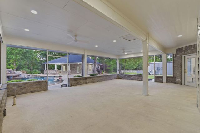 8001 Hills Parkway, Montgomery, TX 77316