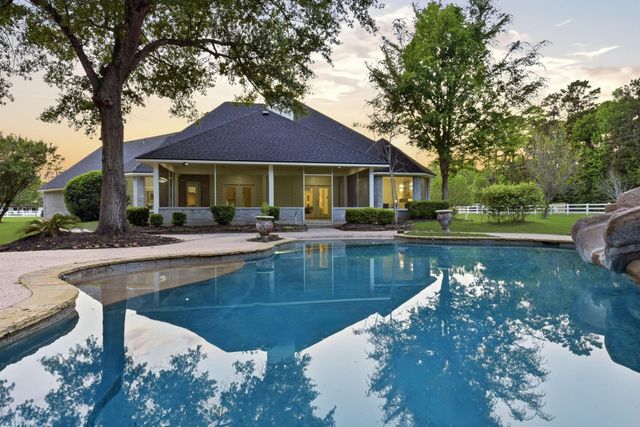 8001 Hills Parkway, Montgomery, TX 77316