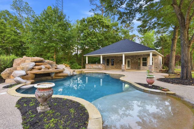8001 Hills Parkway, Montgomery, TX 77316