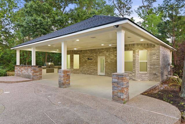 8001 Hills Parkway, Montgomery, TX 77316