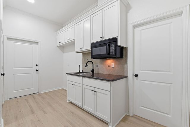 8001 Hills Parkway, Montgomery, TX 77316