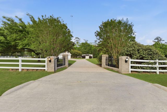 8001 Hills Parkway, Montgomery, TX 77316