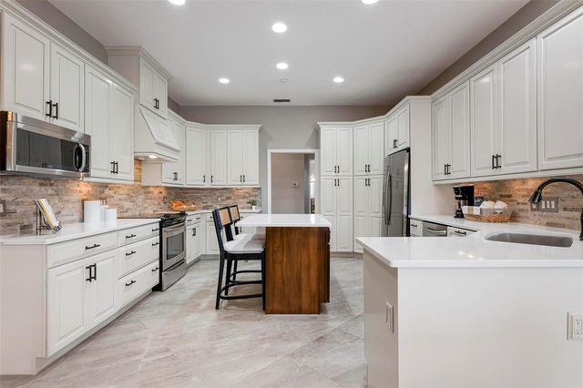 434 TREMINGHAM WAY, Venice, FL 34293