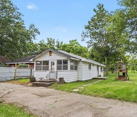 210 N 16th Street, Springfield, MI 49037