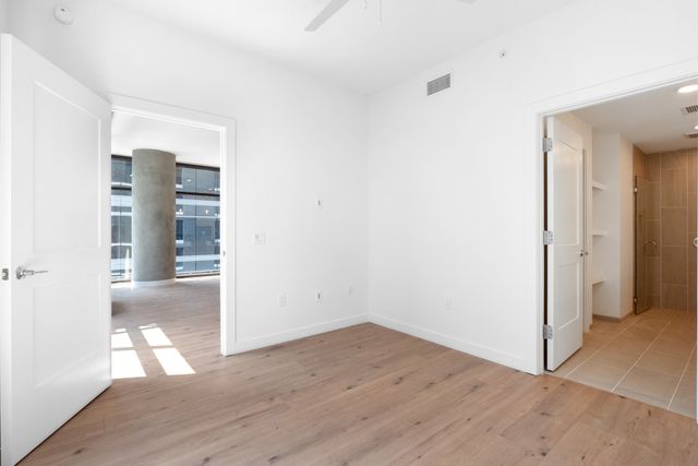 1212 Demonbreun St Apt 1002, Nashville, TN 37203